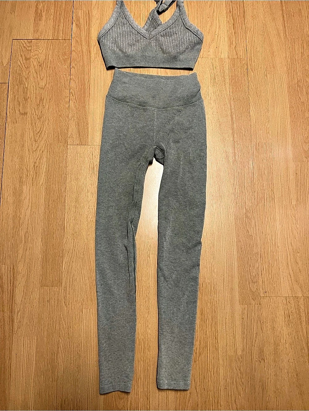 alo Ribbed Athletic Leggings Set in Gray green small